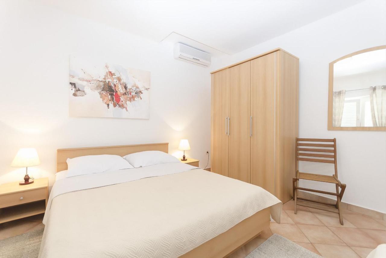 Apartments Karolina Vodice Exterior photo