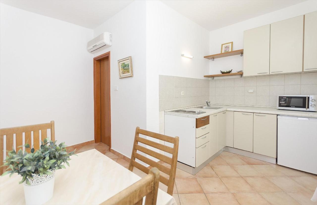 Apartments Karolina Vodice Exterior photo
