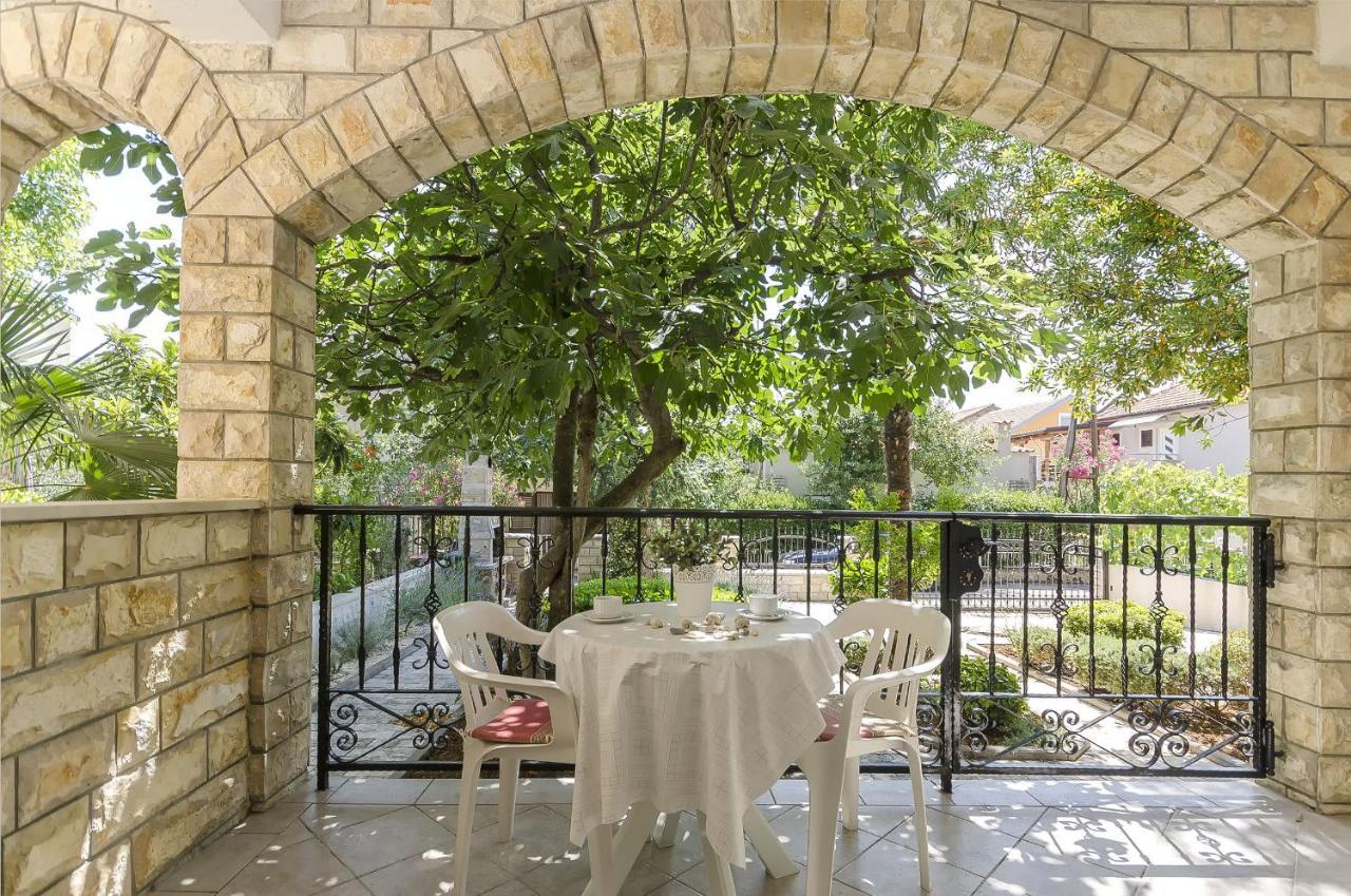 Apartments Karolina Vodice Exterior photo